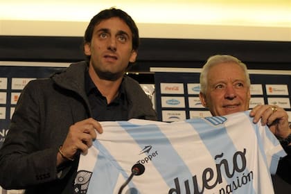 Pasaron casi 11 años y Diego Milito volverá a vestir la camiseta de Racing, la misma que Blanco le entregó
