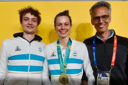 Pascual e Isabel Di Tella, el día en el que ella tuvo su día glorioso en Santiago 2023. Con papá Rafa, firme acompañando