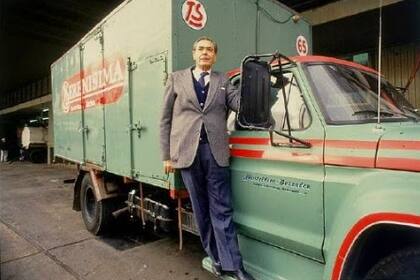 Pascual Mastellone, que soñaba con ser camionero, asumió la dirección de "Mastellone Hermanos" a los 21 años, tras la muerte de su padre, y transformó a la empresa en un gigante de la industria láctea sudamericana