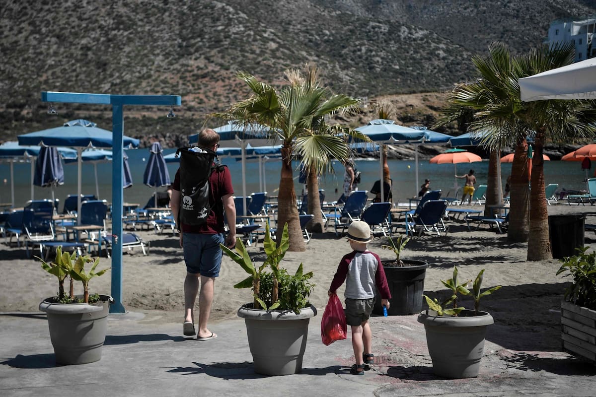 Paseo turístico hacia la playa de Bali y el centro turístico cerca de la ciudad de Heraklion en la isla de Creta