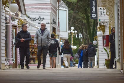 Paseos por el centro comercial, este fin de semana en Cariló