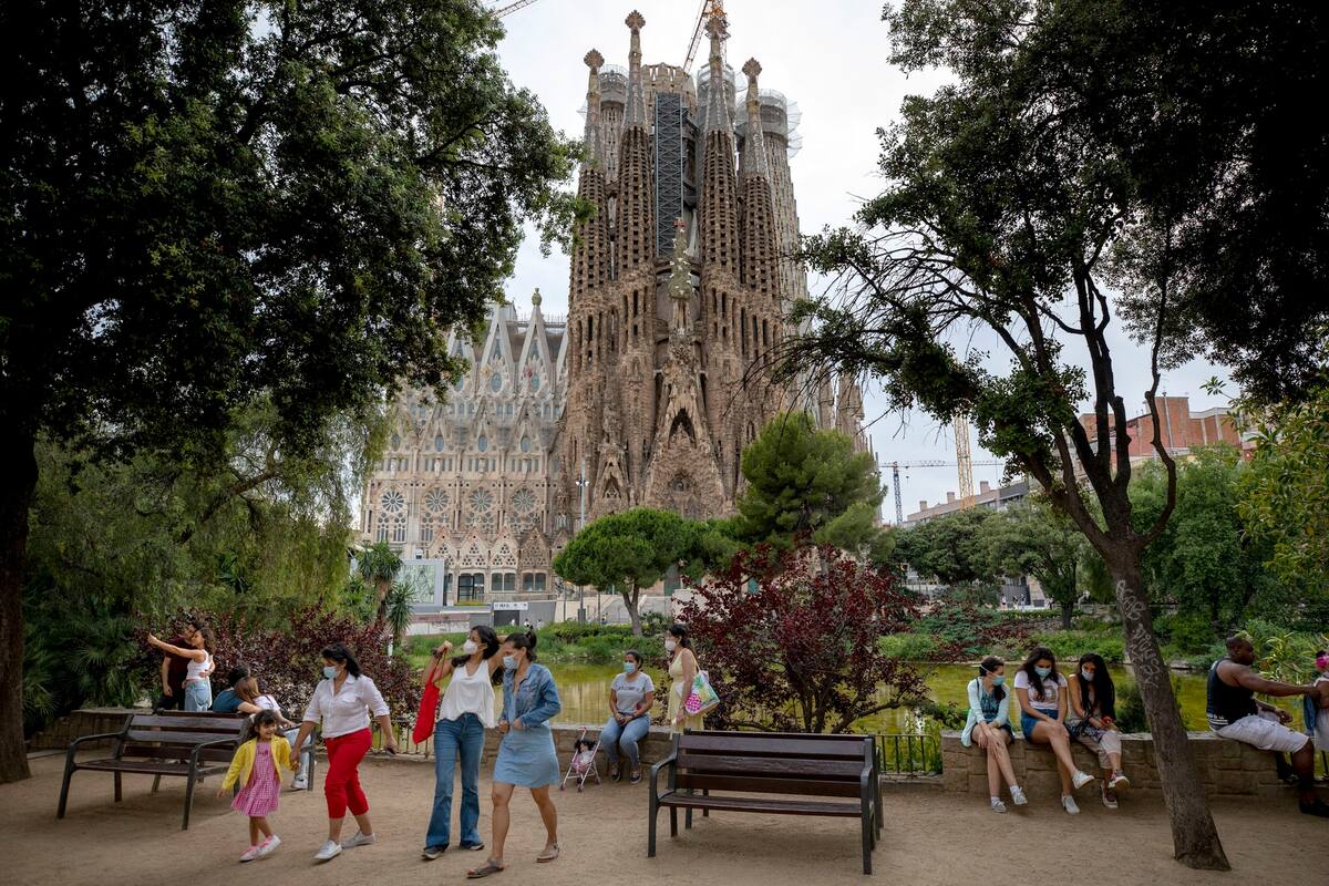 Paseos por el parque cercano a La Sagrada Familia, Barcelona.
