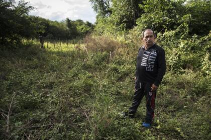 Paso cerrado. Jesús Ledesma tiene problemas para llegar a su campo por las “tranqueras narcos”