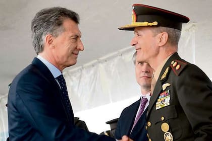 Pasqualini acompañó anteayer al Presidente en la celebración del Día del Ejército