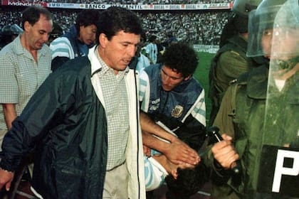 Passarella, DT de aquella Selección, que finalmente se clasificó a Francia 98, pero que aquel día fue protagonista de un bochorno