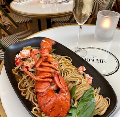 Pasta con langosta en la calle Hoche.