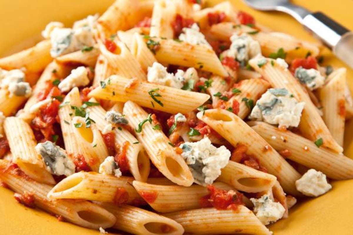 Pasta con queso azul y tomate