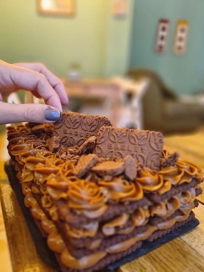 Pastelería argentina, facturas, empanadas, pizzas y "encuentros de boludos" en La Dorrego.