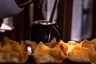 Pastelitos criollos con tapas de empanada para celebrar el 25 de mayo