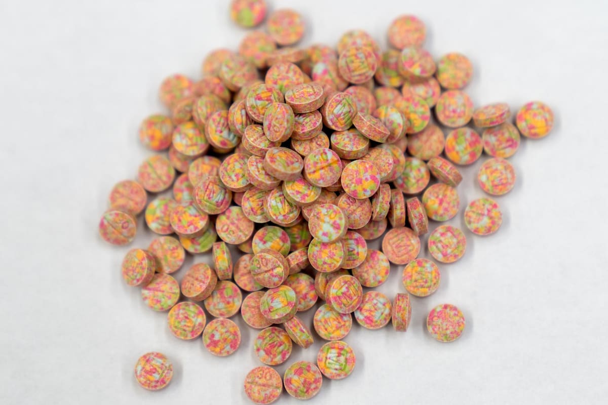 Pastillas de fentanilo en un laboratorio de la DEA, el martes 29 de abril de 2025, en Virginia. (Fot