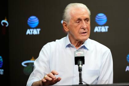 Pat Riley habla: Sobre Jimmy Butler, el futuro del Heat y cómo ve los 80 como los nuevos 60