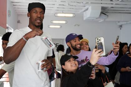 Pat Riley niega que el Heat vaya a ceder en canje a Jimmy Butler