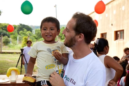 Pata Pila tiene en sus programas a 1348 niños y 1098 madres. Además, ha gestionado 12 obras de agua en comunidades con escaso o nulo acceso al agua potable.