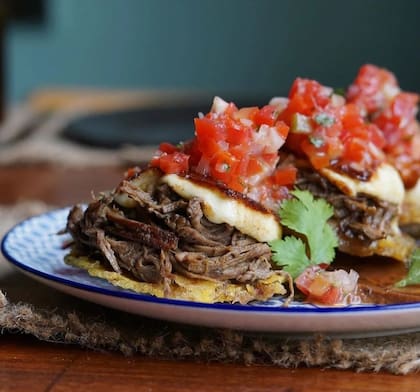 Patacones de carne mechada, uno de sus platos éxito