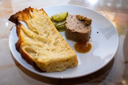 Paté, jalea, pickles de pepinos y pan tostado: una de las entradas más exitosas