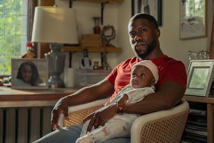 Paternidad, uno de los estrenos más recientes de Netflix, se encuentra en el segundo lugar entre los diez títulos más vistos de la plataforma