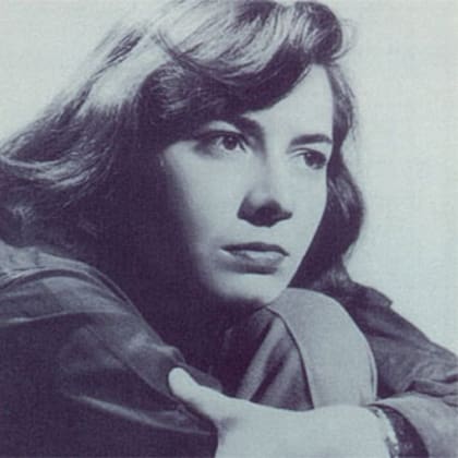 La primera novela de Highsmith fue adaptada al cine por Raymond Chandler y dirigida por Alfred Hitchcock