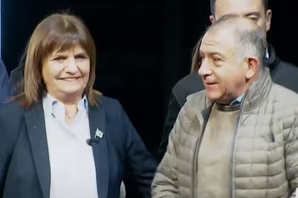 Patricia Bullrich acompañó a Luis Juez en el escenario tras la elección en Córdoba
