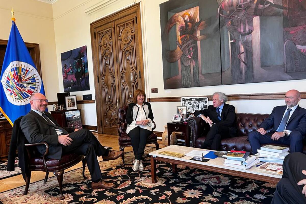 Patricia Bullrich durante su gira por Estados Unidos, junto a Luis Almagro, secretario general de la OEA