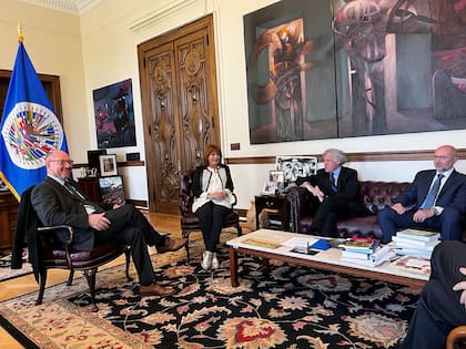 Patricia Bullrich durante su gira por Estados Unidos, junto a Luis Almagro, secretario general de la OEA