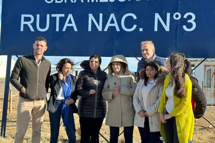 Patricia Bullrich, en el exobrador de Austral Construcciones, en Caleta Olivia, desde donde se debía construir la autovía Caleta-Comodoro Rivadavia, una de las obras inconclusas investigadas en la "Causa Vialidad"