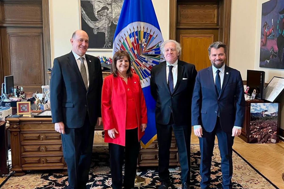Patricia Bullrich, en la reunión con el secretario general de la Organización de Estados Americanos (OEA), Luis Almagro, en Washington