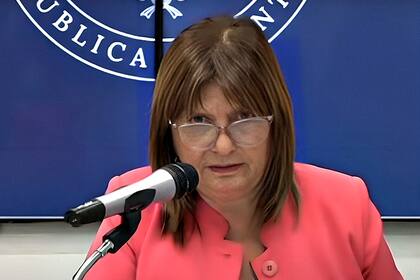 Patricia Bullrich habilitó a las fuerzas federales a realizar ciberpatrullaje en internet y redes