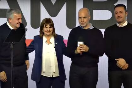 Patricia Bullrich invitó a Horacio Rodríguez Larreta y a Gerardo Morales al escenario luego de su discurso