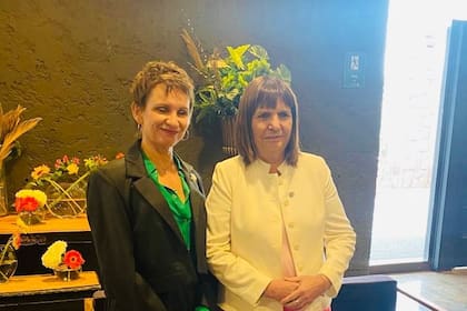 Patricia Bullrich, junto a la ministra del Interior de Chile, Carolina Tohá