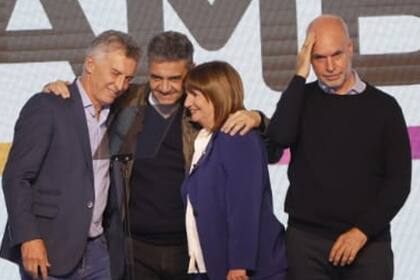 Patricia Bullrich junto a Mauricio Macri y Horacio Rodríguez Larreta en el búnker de Juntos por el Cambio