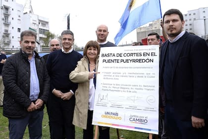 Patricia Bullrich, junto a Ritondo y Jorge Macri en el Puente Pueyrredón