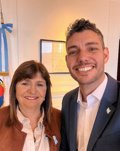 Patricia Bullrich junto al diputado