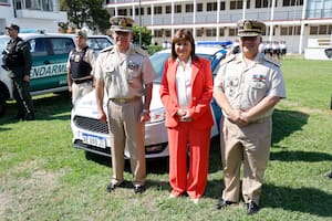 Patricia Bullrich junto con autoridades de la Prefectura