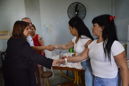 Patricia Bullrich presentó en el programa "Manos a la obra" durante una visita a la cárcel de mujeres de Ezeiza
