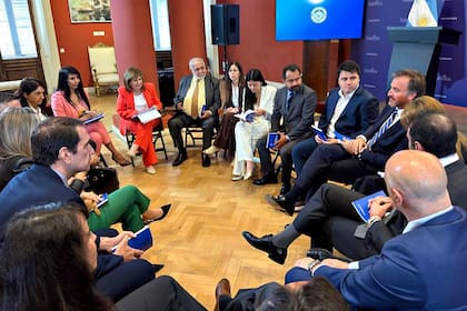 Patricia Bullrich reunió a los senadores actuales y electos que formarán parte del bloque de LLA desde el 10 de diciembre