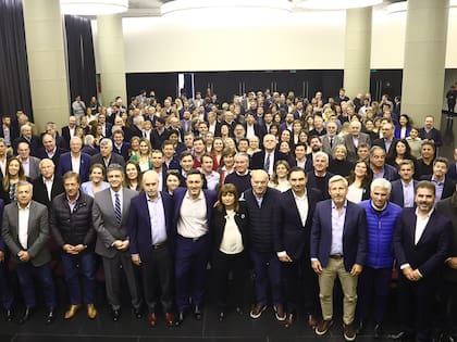 Patricia Bullrich reunió a más de 300 dirigentes de JxC de todo el país para relanzar su candidatura tras el golpe de la derrota en las PASO