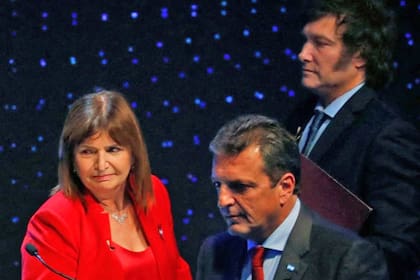 Patricia Bullrich, Sergio Massa y Javier Milei, durante el debate presidencial 2023