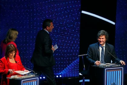 Patricia Bullrich, Sergio Massa y Javier Milei, en el último debate presidencial en la Argentina