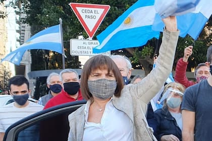 Patricia Bullrich, Waldo Wolff, Andrés Ibarra y Luis Brandoni son algunos de los dirigentes que se acercaron a la marcha