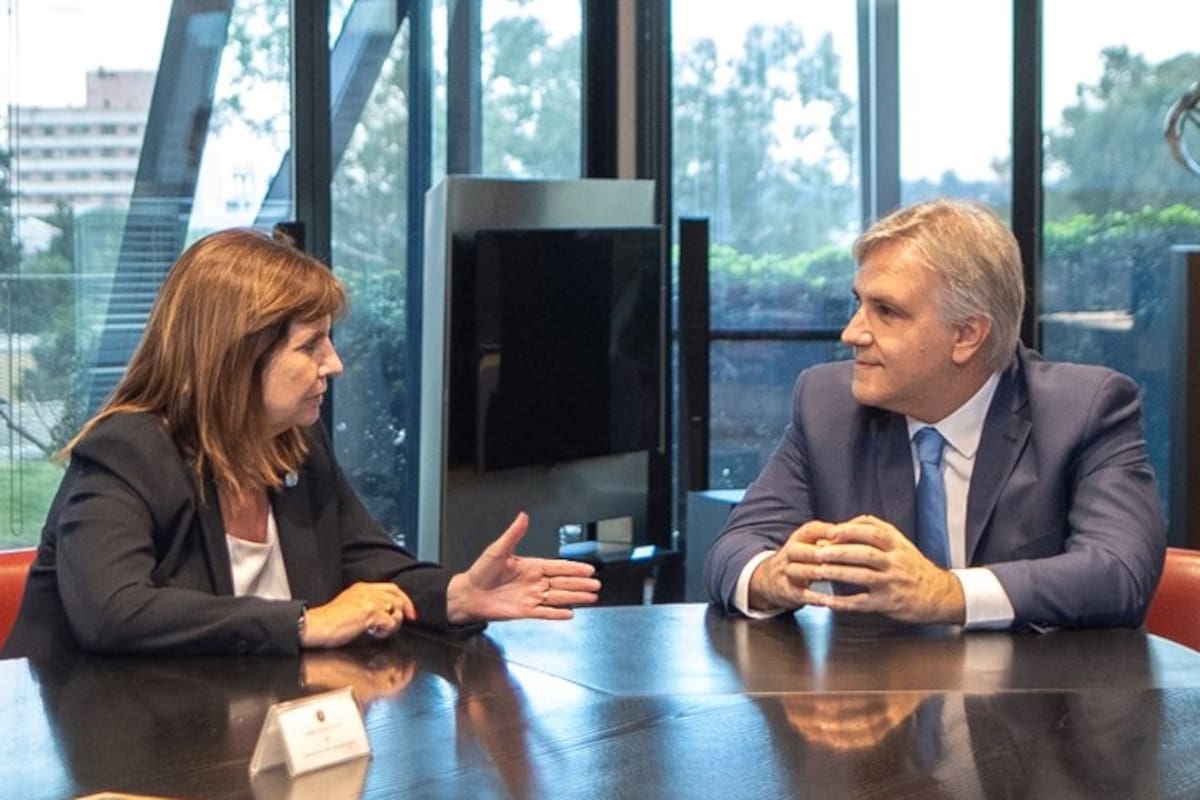 Patricia Bullrich y Martín Llaryora reunidos