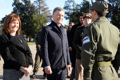 Patricia Bullrich y Mauricio Macri, dos de los imputados por el presunto contrabando de armamento a Bolivia