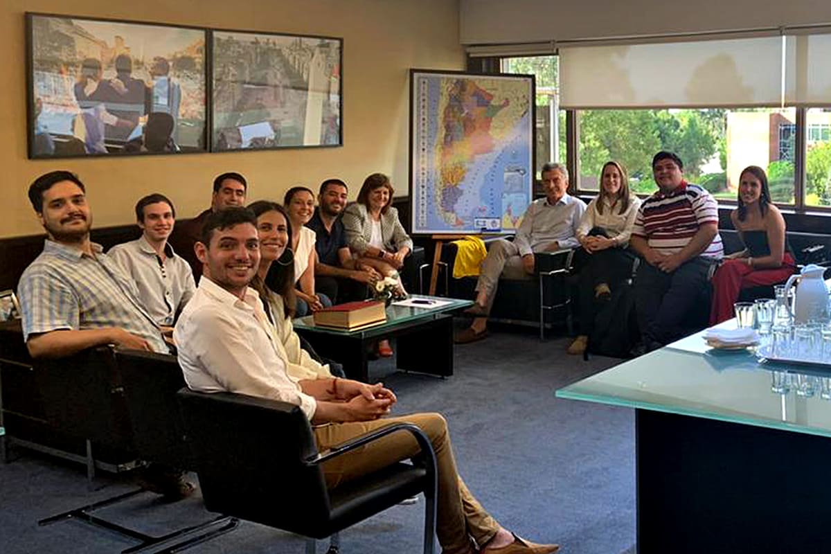 Patricia Bullrich y Mauricio Macri reunidos con jóvenes del Pro de la Matanza