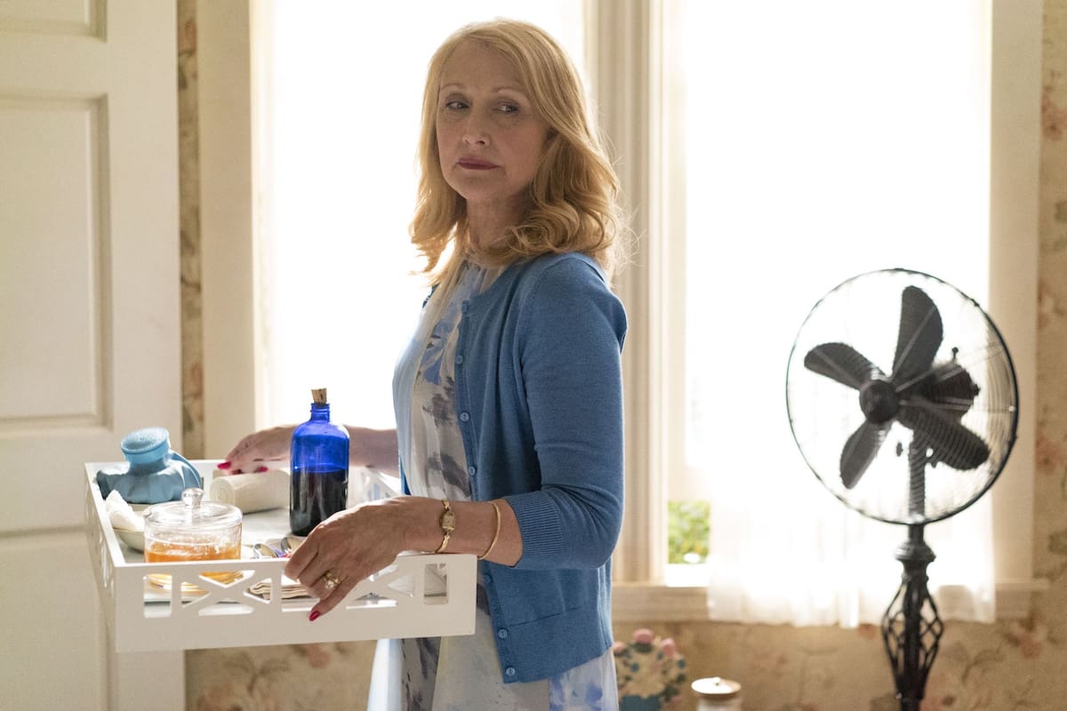Patricia Clarkson como Adora, la complicada madre de Sharp Objects