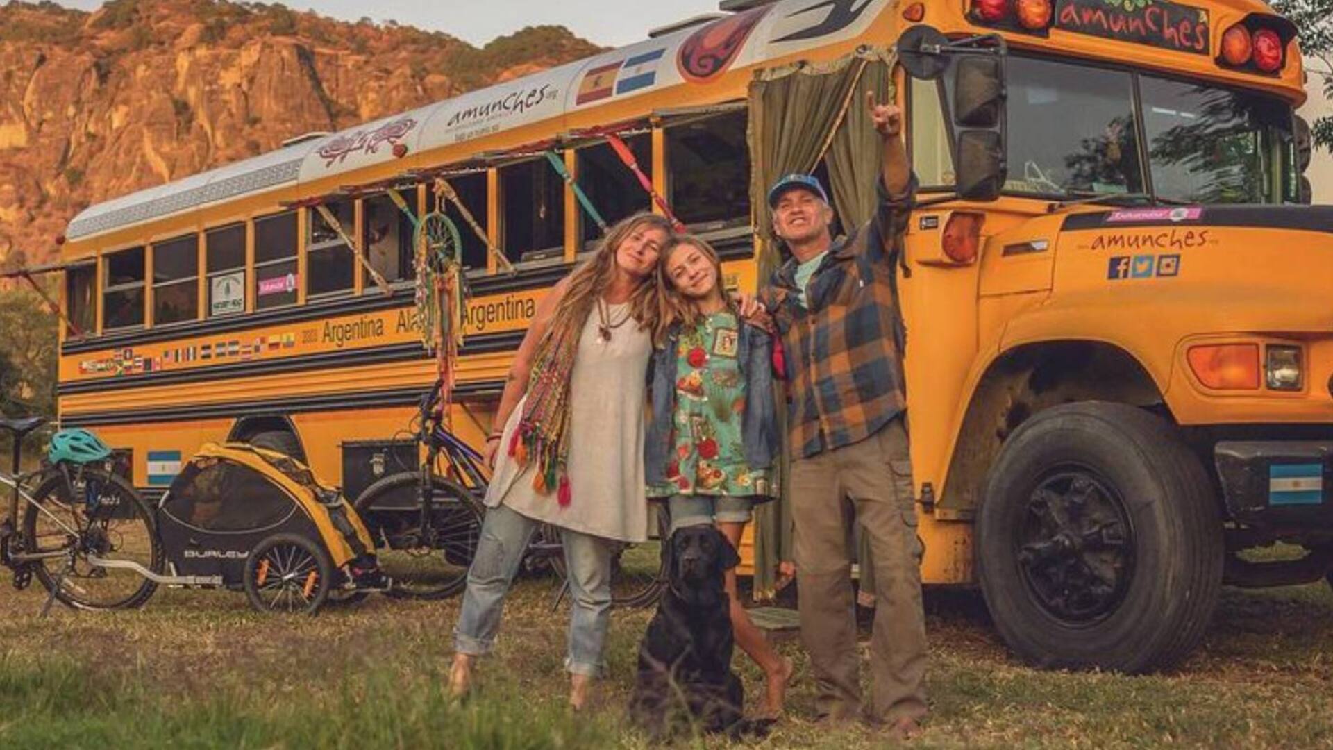 Patricia, Inti y Germán viajan por América con su "casa nómade", un autobús escolar remodelado para convertirse en un hogar rodante