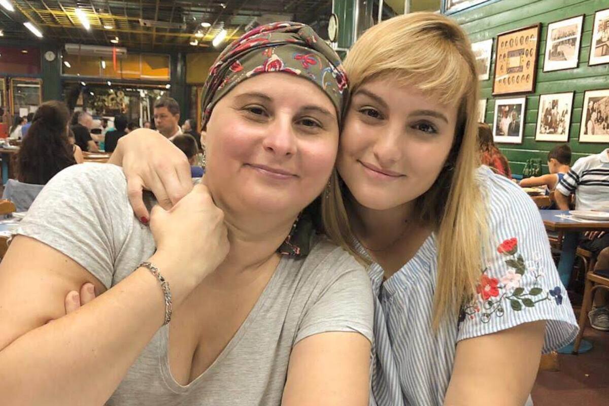Patricia junto a su hija, un pilar fundamental para su recuperación.