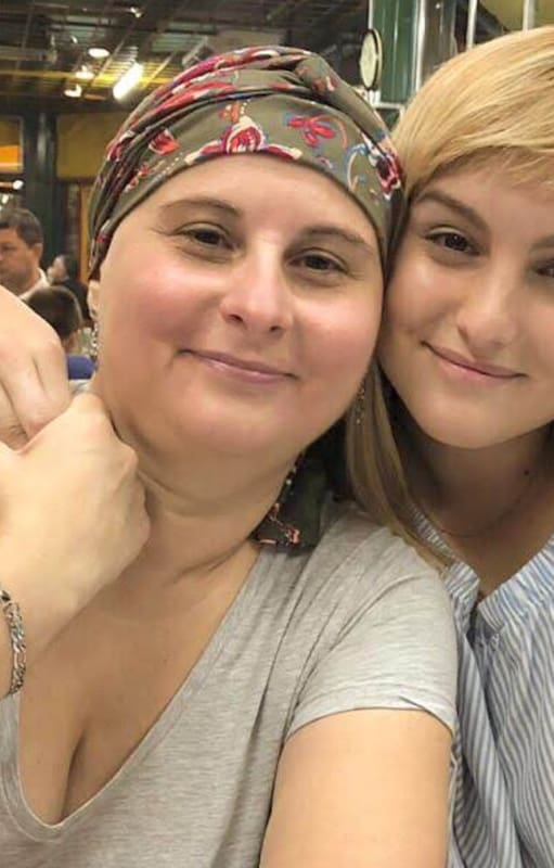 Patricia junto a su hija, un pilar fundamental para su recuperación.