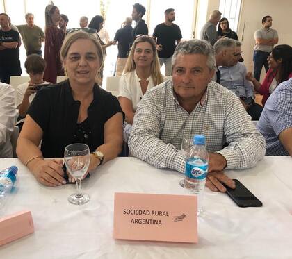 Patricia Lloret, delegada de la SRA, y Francisco Becerra, director por Córdoba de la SRA