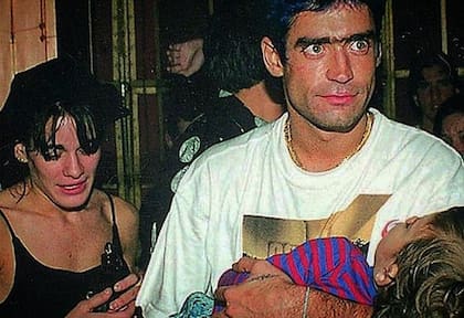 Patricia Pacheco acompaña a Rodrigo Bueno, que lleva en brazos a su hijo Ramiro (Foto: Instagram @ramirobueno_)