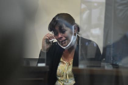 Patricia Sayago, luego de escuchar la sentencia absolutoria en el juicio por la desaparición de su nieto, Maximiliano Sosa (El Litoral)