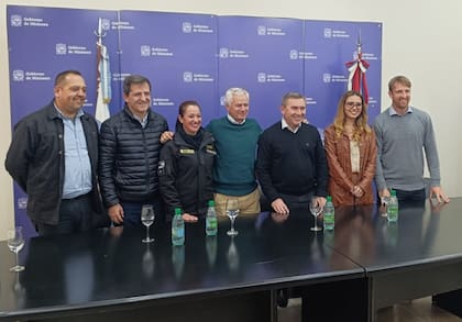Patricio Flores, Ignacio Schwel, Valeria Mereles (jefa del Servicio Penitenciario de Misiones), Eduardo "Coco" Oderigo, Carlos "Kako" Sartori, Agostina Zuccarino de la Fundación Gaia (que trabaja también en las cárceles) y Mariano Hernando